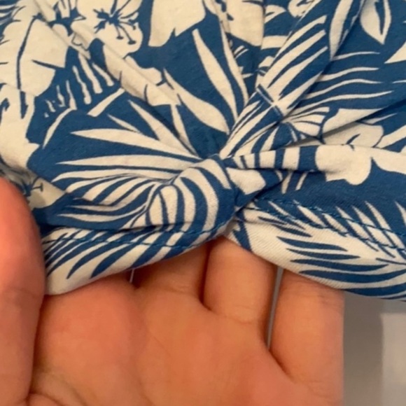 NWT Ivory Ella Floral Semi-Crop Top - Picture 4 of 5